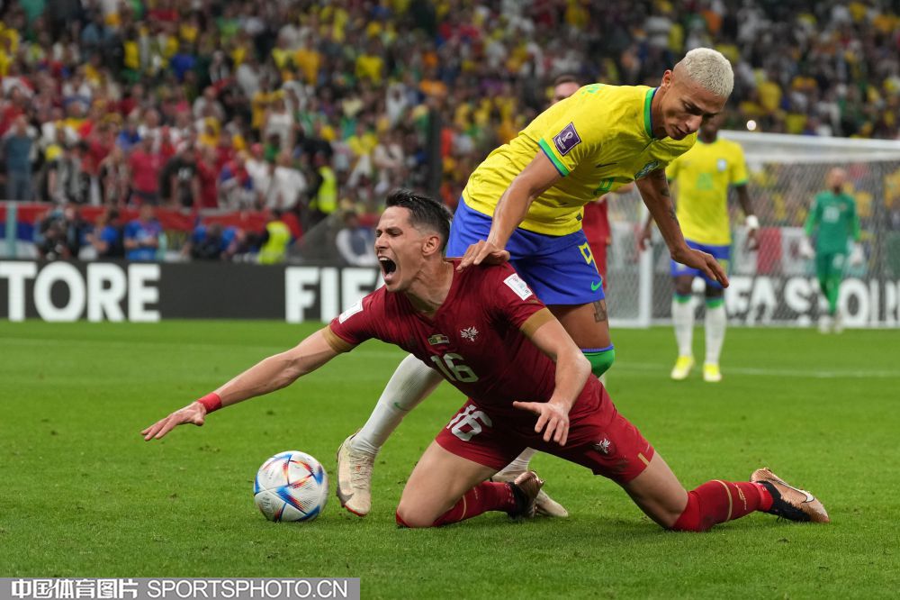 凭借他的 凭借他的